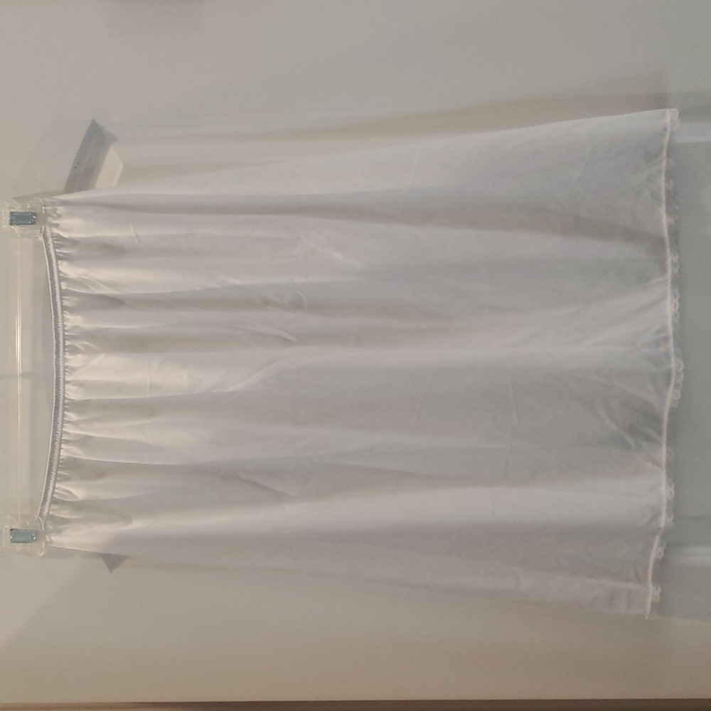 Vanity Fair slip skirt size 24"